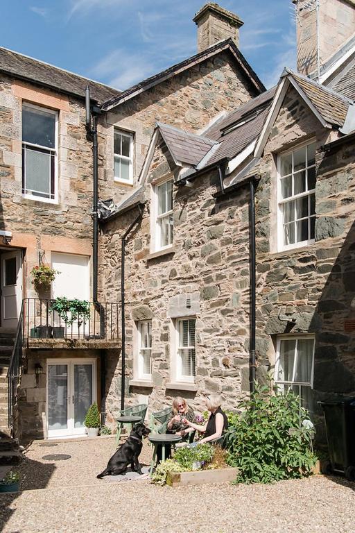 The Merryburn - Rooms And Courtyard Studios Данкельд Экстерьер фото